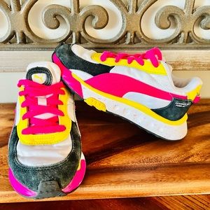 Girls PUMA Sneakers ⭐️